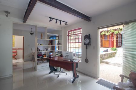 Casa à venda com 200m², 3 quartos e 2 vagasSala