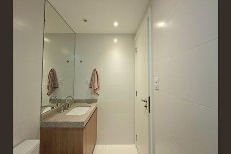 Apartamento à venda com 65m², 2 quartos e 1 vaga Apartamento à venda com 65m², 2 quartos e 1 vagaBanheiro Social