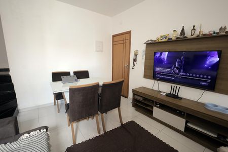 Apartamento à venda com 110m², 2 quartos e 1 vaga Apartamento à venda com 110m², 2 quartos e 1 vagaSala