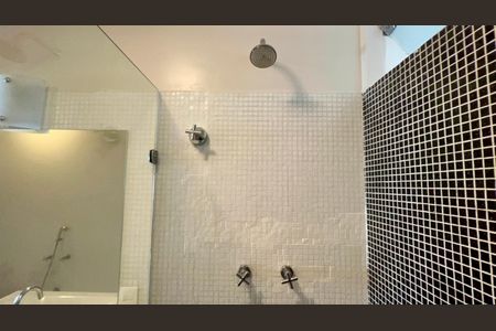 Apartamento à venda com 117m², 2 quartos e 1 vaga Apartamento à venda com 117m², 2 quartos e 1 vagaBanheiro