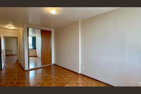 Apartamento à venda com 117m², 2 quartos e 1 vaga Apartamento à venda com 117m², 2 quartos e 1 vagaSuite