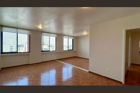 Apartamento à venda com 117m², 2 quartos e 1 vaga Apartamento à venda com 117m², 2 quartos e 1 vagaSala