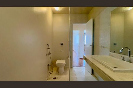 Apartamento à venda com 117m², 2 quartos e 1 vaga Apartamento à venda com 117m², 2 quartos e 1 vagaBanheiro