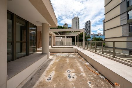 Apartamento à venda com 520m², 4 quartos e 5 vagas Apartamento à venda com 520m², 4 quartos e 5 vagasVaranda