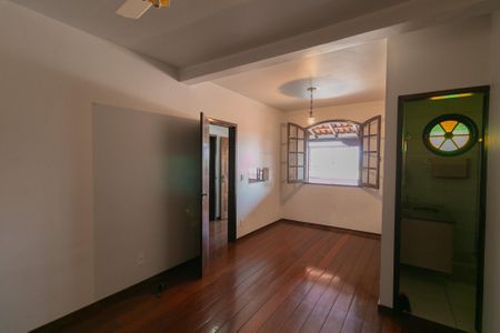 Casa para alugar com 360m², 4 quartos e 1 vaga