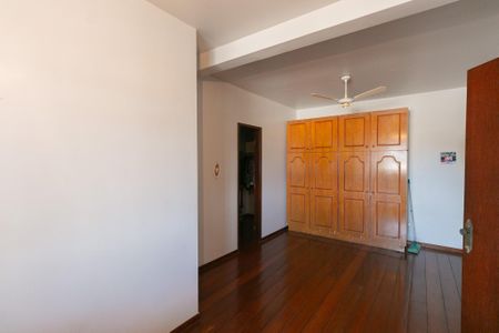 Casa para alugar com 360m², 4 quartos e 1 vaga