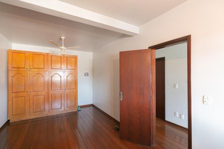 Casa para alugar com 360m², 4 quartos e 1 vaga