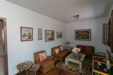 Casa para alugar com 4 quartos, 360m² em Floramar, Belo Horizonte