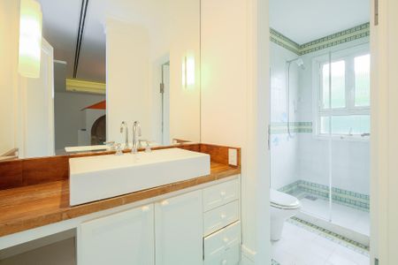 Apartamento à venda com 268m², 2 quartos e 4 vagasBanheiro