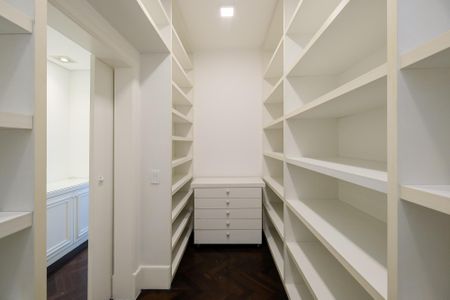 Apartamento à venda com 268m², 2 quartos e 4 vagasCloset