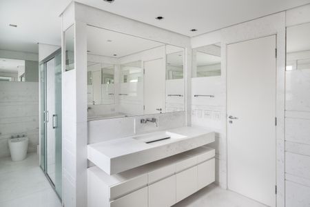 Apartamento à venda com 347m², 4 quartos e 5 vagasBanheiro