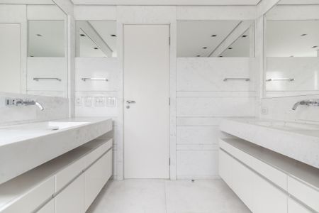 Apartamento à venda com 347m², 4 quartos e 5 vagasBanheiro