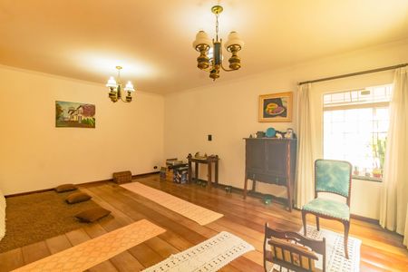 Casa à venda com 3 quartos, 203m² em Cidade Vargas, São Paulo