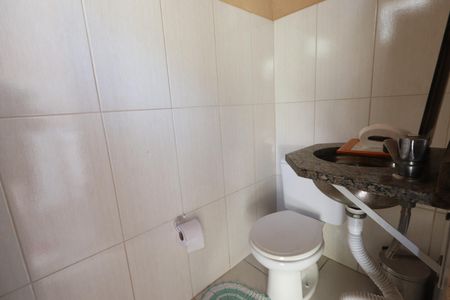 Casa à venda com 168m², 3 quartos e 2 vagasLavabo