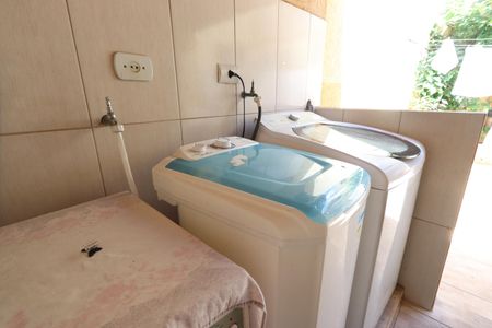 Casa à venda com 168m², 3 quartos e 2 vagasLavanderia