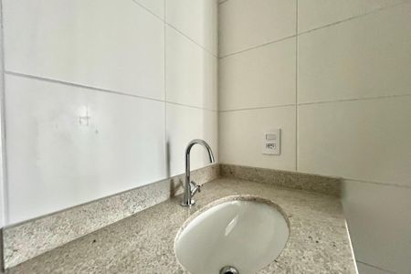 Apartamento à venda com 81m², 3 quartos e 1 vaga Apartamento à venda com 81m², 3 quartos e 1 vagaBanheiro Corredor