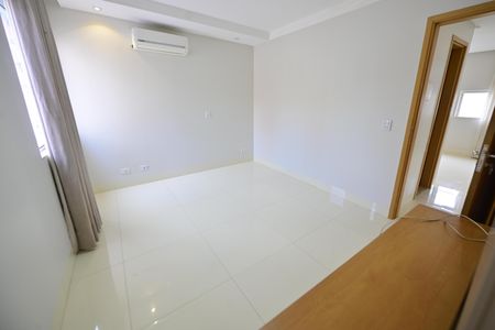 Apartamento para alugar com 200m², 4 quartos e 1 vagaSuíte 1