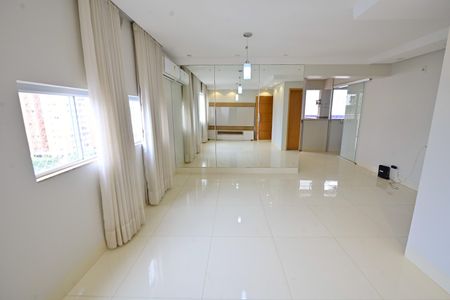 Apartamento para alugar com 200m², 4 quartos e 1 vagaSala