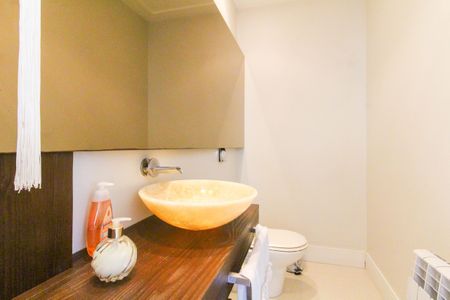 Casa de condomínio à venda com 317m², 4 quartos e 4 vagasLavabo