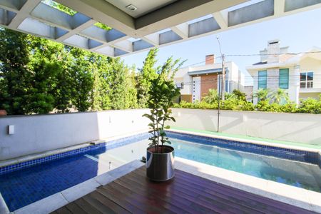 Casa de condomínio à venda com 317m², 4 quartos e 4 vagasÁrea externa