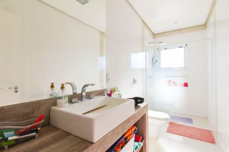 Casa de condomínio à venda com 317m², 4 quartos e 4 vagasBanheiro da Suíte 2