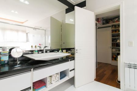 Casa de condomínio à venda com 317m², 4 quartos e 4 vagasBanheiro da Suíte 4