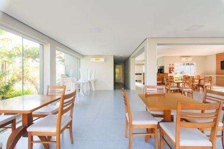 Casa de condomínio à venda com 317m², 4 quartos e 4 vagas Casa de condomínio à venda com 317m², 4 quartos e 4 vagasÁrea comum - Salão de festas