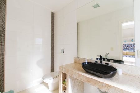 Casa de condomínio à venda com 317m², 4 quartos e 4 vagasBanheiro da Suíte 3