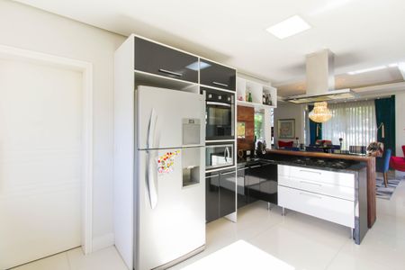 Casa de condomínio à venda com 317m², 4 quartos e 4 vagasCozinha