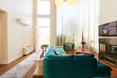 Casa de condomínio à venda com 317m², 4 quartos e 4 vagasSala