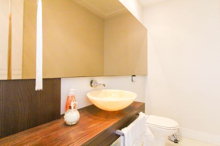 Casa de condomínio à venda com 317m², 4 quartos e 4 vagasLavabo