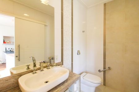 Casa de condomínio à venda com 317m², 4 quartos e 4 vagasBanheiro da Suíte 1