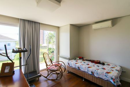 Casa de condomínio à venda com 317m², 4 quartos e 4 vagasSuíte 2