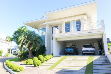 Casa de condomínio à venda com 317m², 4 quartos e 4 vagasFachada