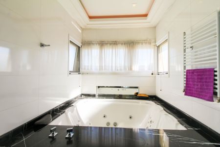 Casa de condomínio à venda com 317m², 4 quartos e 4 vagasBanheiro da Suíte 4