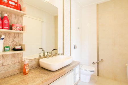 Casa de condomínio à venda com 317m², 4 quartos e 4 vagasBanheiro da Suíte 1