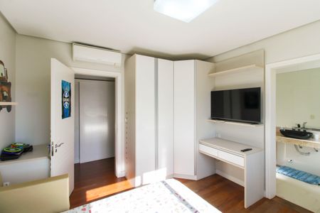 Casa de condomínio à venda com 317m², 4 quartos e 4 vagasSuíte 3