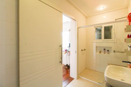 Casa de condomínio à venda com 317m², 4 quartos e 4 vagasBanheiro da Suíte 1