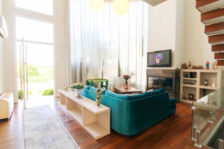 Casa de condomínio à venda com 317m², 4 quartos e 4 vagasSala