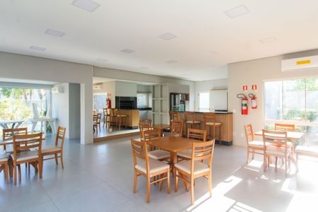 Casa de condomínio à venda com 317m², 4 quartos e 4 vagas Casa de condomínio à venda com 317m², 4 quartos e 4 vagasÁrea comum - Salão de festas