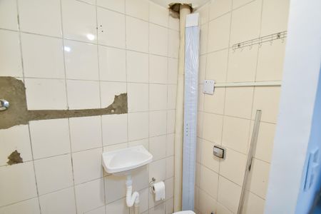 Banheiro de kitnet/studio para alugar com 1 quarto, 12m² em Ipiranga, São Paulo