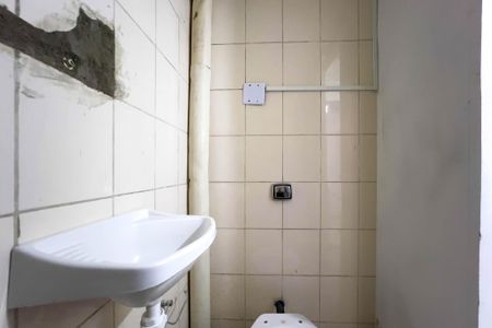 Banheiro Social de kitnet/studio para alugar com 1 quarto, 10m² em Ipiranga, São Paulo