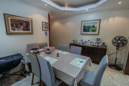 Casa à venda com 210m², 4 quartos e 2 vagasCopa