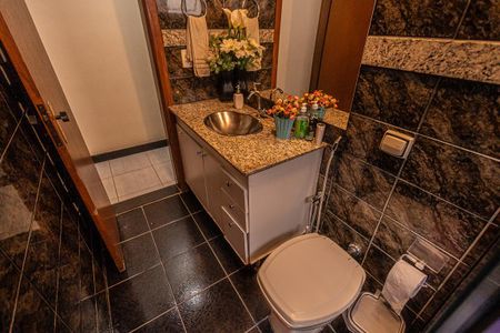 Casa à venda com 210m², 4 quartos e 2 vagasBanheiro