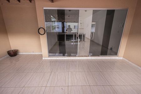 Casa à venda com 210m², 4 quartos e 2 vagasVaranda