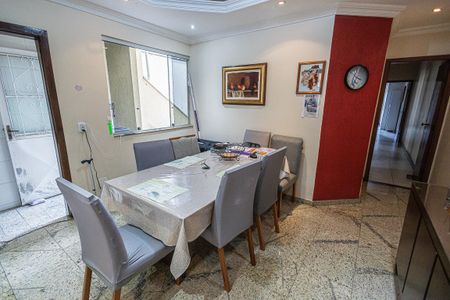 Casa à venda com 210m², 4 quartos e 2 vagasCopa
