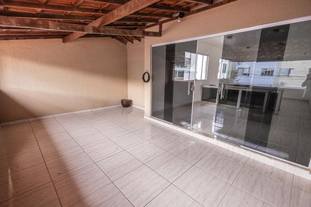 Casa à venda com 210m², 4 quartos e 2 vagasVaranda