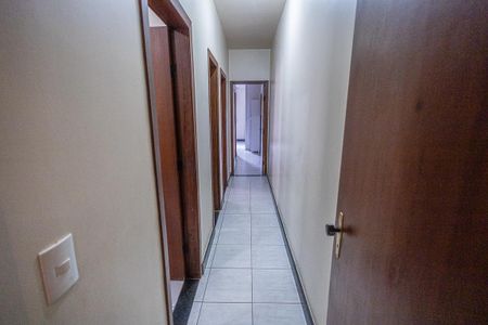 Casa à venda com 210m², 4 quartos e 2 vagascorredor