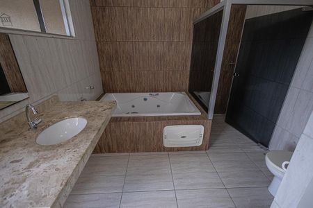 Casa à venda com 210m², 4 quartos e 2 vagascloset / suite e hidro
