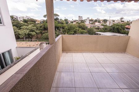 Casa à venda com 210m², 4 quartos e 2 vagasvaranda